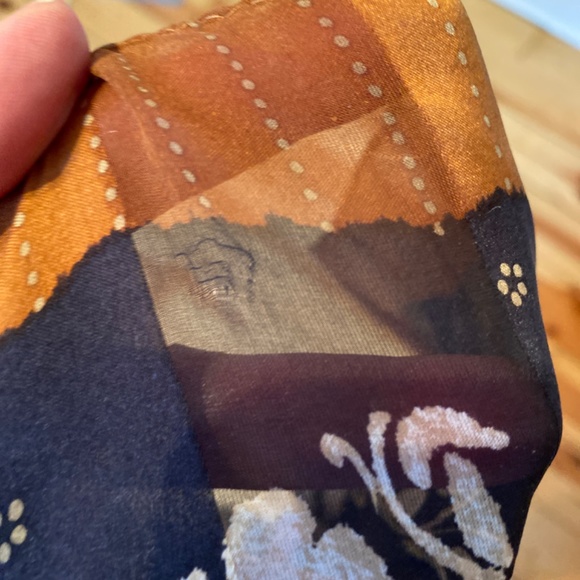 Ellen Tracy Silk Scarf - EUC - Picture 12 of 13